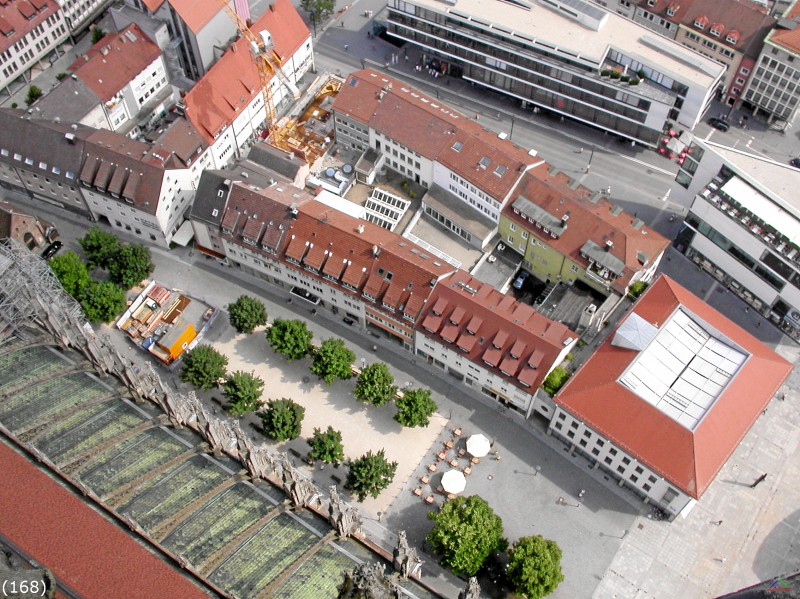 Bahn 168.jpg - So sehen 160 Meter Höhe aus. Das Ulmer Münster hat den höchsten Kirchturm der Welt.